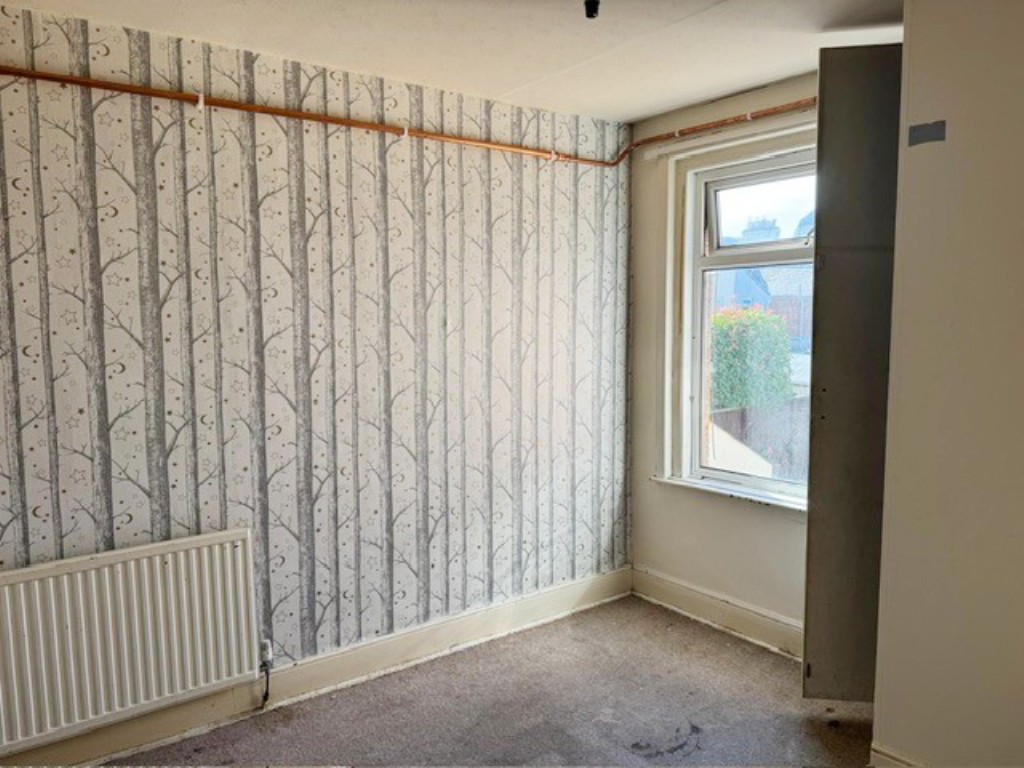 Lot: 160 - THREE-BEDROOM TOWN CENTRE HOUSE - Bedroom Two